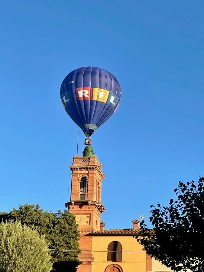シエーナLa Torre Di Capreraアパートメント エクステリア 写真
